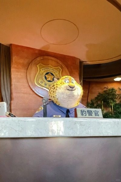 Animal-Shanghai Disneyland-Shanghai The leopard officer in Zootopia at Shanghai Disneyland is really cute!