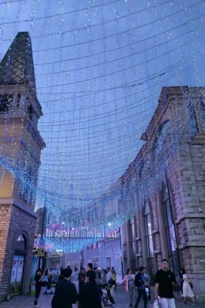 Blue Harbor-Shopping Guide-Beijing At night, Blue Harbor Shopping Mall lights up with a vast array of blue lights.