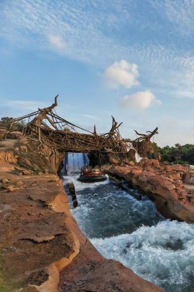 Boat of Adventure Isle-Shanghai Disneyland-Shanghai Visitors are having fun on the water rides in Adventure Isle at Shanghai Disneyland.