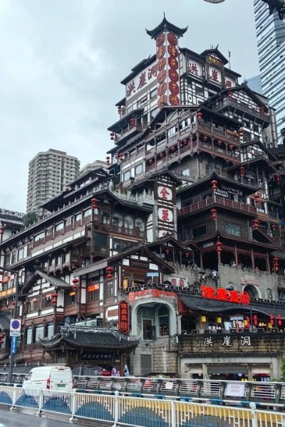 Building-Hongya Cave-Chongqing During the day, Hongya Cave in Chongqing has a strong ancient Chinese style.
