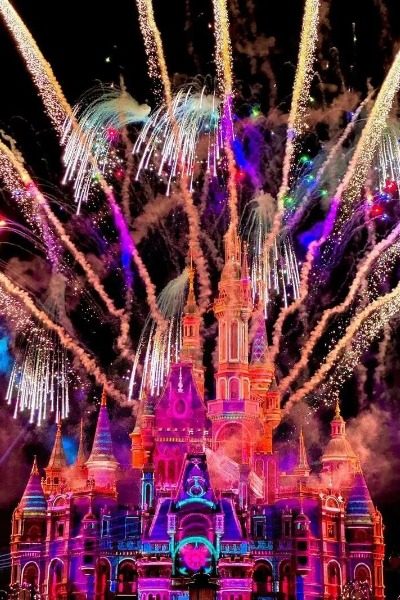 Firework-Disneyland-Shanghai Every night, Shanghai Disneyland lights up with beautiful fireworks!