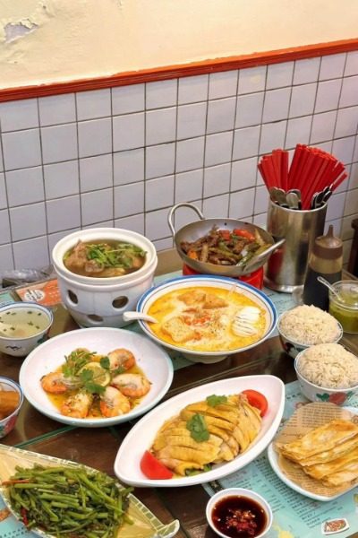 Food-Tianzifang-Shanghai Tianzifang in Shanghai has a lot of authentic local dishes.