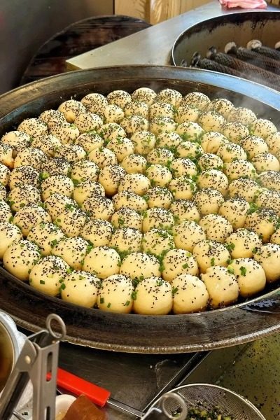 Fried buns-Food Guide-Shanghai Authentic Shanghai Cuisine: Fried Buns (Shengjianbao).