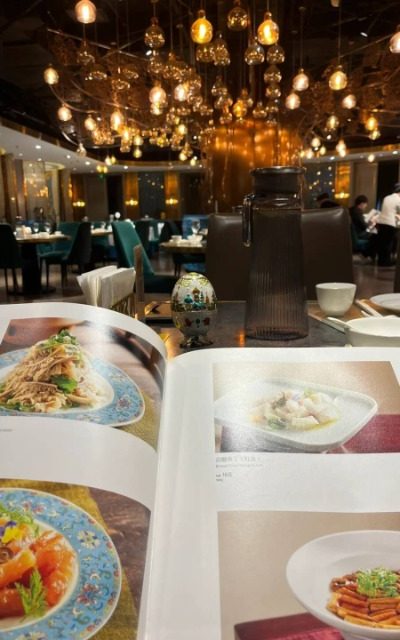 Hongbin Lou-Food Guide-Beijing Guests are ordering dishes at Hongbin Lou.