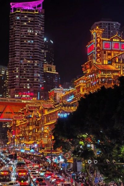 Night View 2-Hongya Cave-Chongqing At night, the entrance of Hongya Cave is packed with cars and tourists.