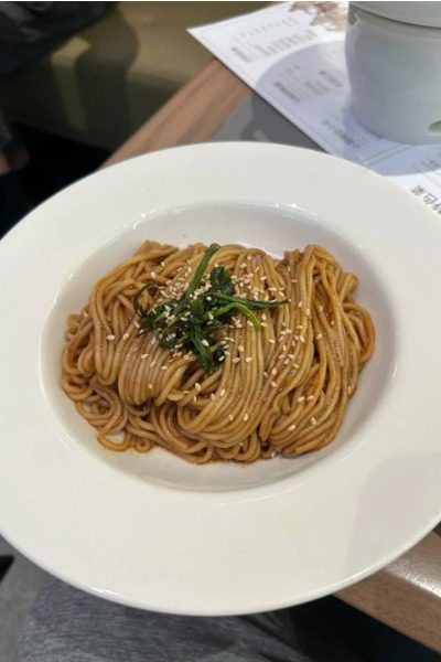 Noodles Mixed with Scallion, Oil and Soy Sauce-Food Guide-Shanghai Authentic Shanghai Cuisine: Noodles Mixed with Scallion, Oil, and Soy Sauce.