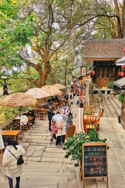 Outdoor Tea Houses-Mountain City Trail-Chongqing The outdoor tea houses on the Mountain City Trail in Chongqing.