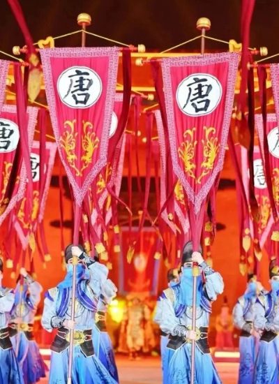 Performances at the Xi’an City Wall 2-Xi’an City Wall-Xi’an At night, there are traditional Chinese performances at the foot of the Xi'an City Wall.