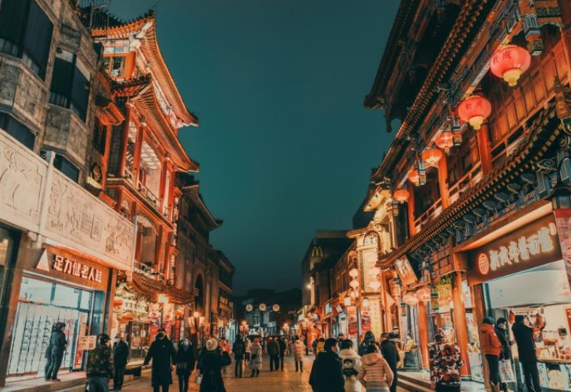 Road-Qianmen Street-Beijing At night, many tourists in Beijing explore Qianmen Street and enjoy Beijing cuisine.