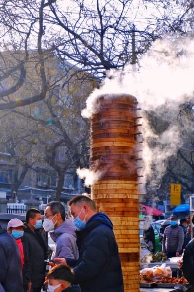 Sa Jin Qiao-Food Guide-Xi’an Sa Jin Qiao in Xi'an is a lively food street, famous for its authentic local snacks and vibrant atmosphere.