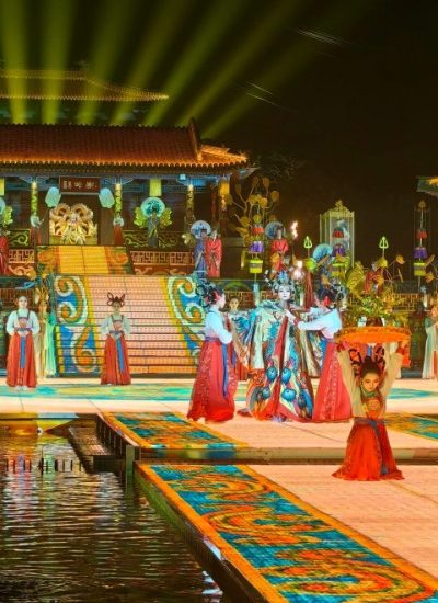 Show 5-Everlasting Regret-Xi’an The performers in "The Song of Everlasting Regret" in Xi'an wear gorgeous traditional Chinese costumes.