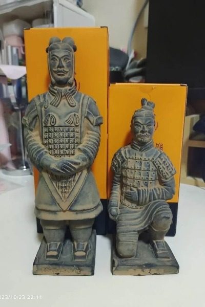 Souvenir-Terracotta Army-Xi’an Terracotta warrior figurine souvenirs made from clay.