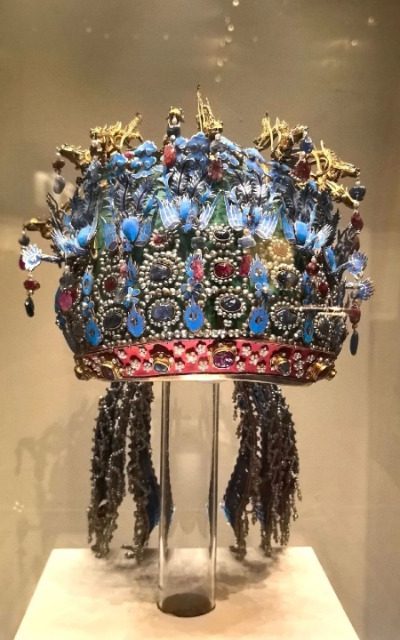 The National Museum of China-Museum Guide-Beijing Exquisite ancient women's hats from the collections of the National Museum of China.