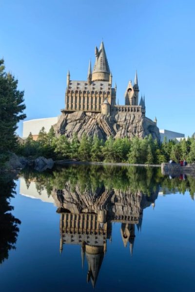 The Wizarding World of Harry Potter-Universal Beijing Resort-Beijing The Harry Potter Wizarding World castle features upper towers and a massive mountain base.