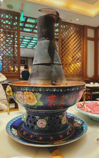 The copper pot with traditional Chinese patterns-Food Guide-Beijing The copper pot with traditional Chinese patterns in Donglaishun Restaurant.