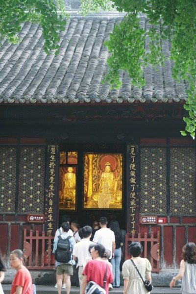 View 5-Wenshu Monastery-Chengdu Tours Inside Chengdu Wenshu Monastery, there is an idol of Manjushri Bodhisattva.
