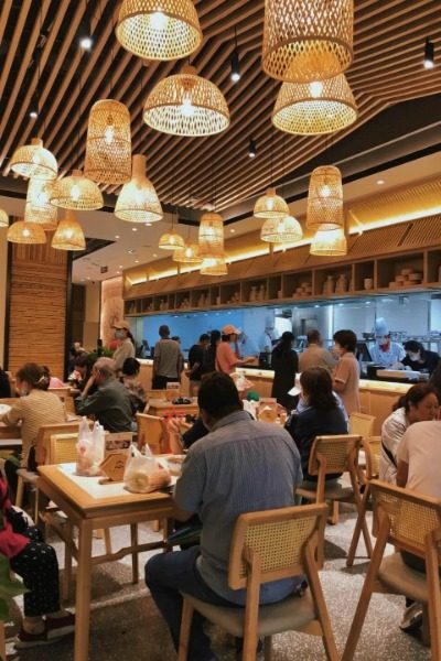 Wuyi Restaurant 2-Food Guide-Xi’an The interior of Wuyi Restaurant, a time-honored Chinese restaurant in Xi'an.