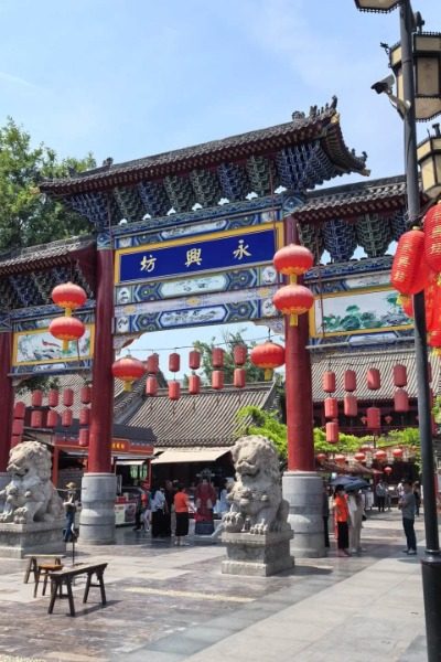 Yongxingfang-Food Guide-Xi’an Yongxingfang in Xi'an is a bustling food street, renowned for its wide variety of local delicacies and traditional snacks.