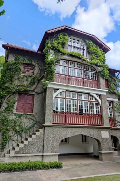 Zhou Mansion-Sinan Road-Shanghai Zhou Mansion on Sinan Road in Shanghai is a fascinating place to check out.