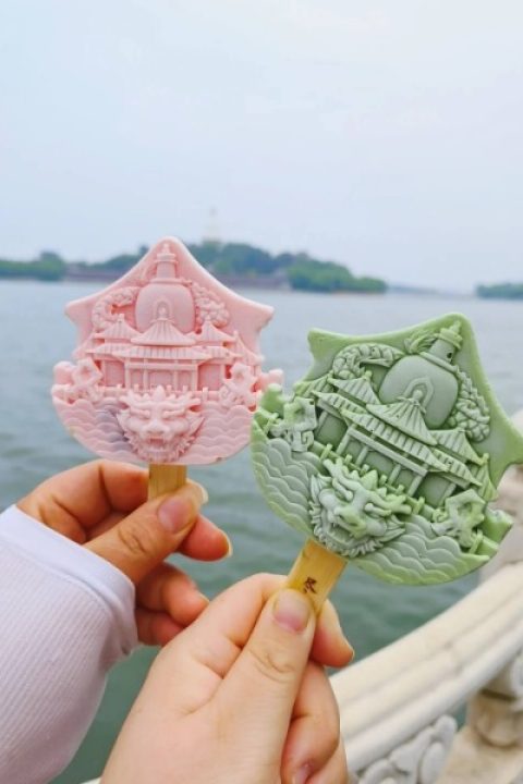 ice cream-Beihai Park-Beijing white pagoda-shaped ice cream